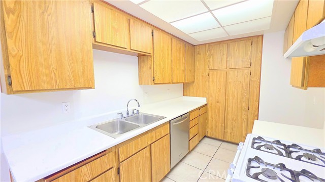 Detail Gallery Image 4 of 12 For 1049 W Francis St #F,  Ontario,  CA 91762 - 1 Beds | 1 Baths