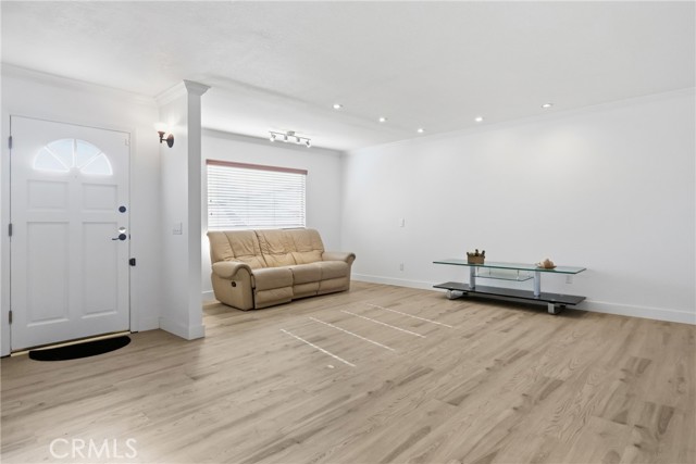 Detail Gallery Image 6 of 26 For 105 N El Molino St #E,  Alhambra,  CA 91801 - 2 Beds | 2/1 Baths