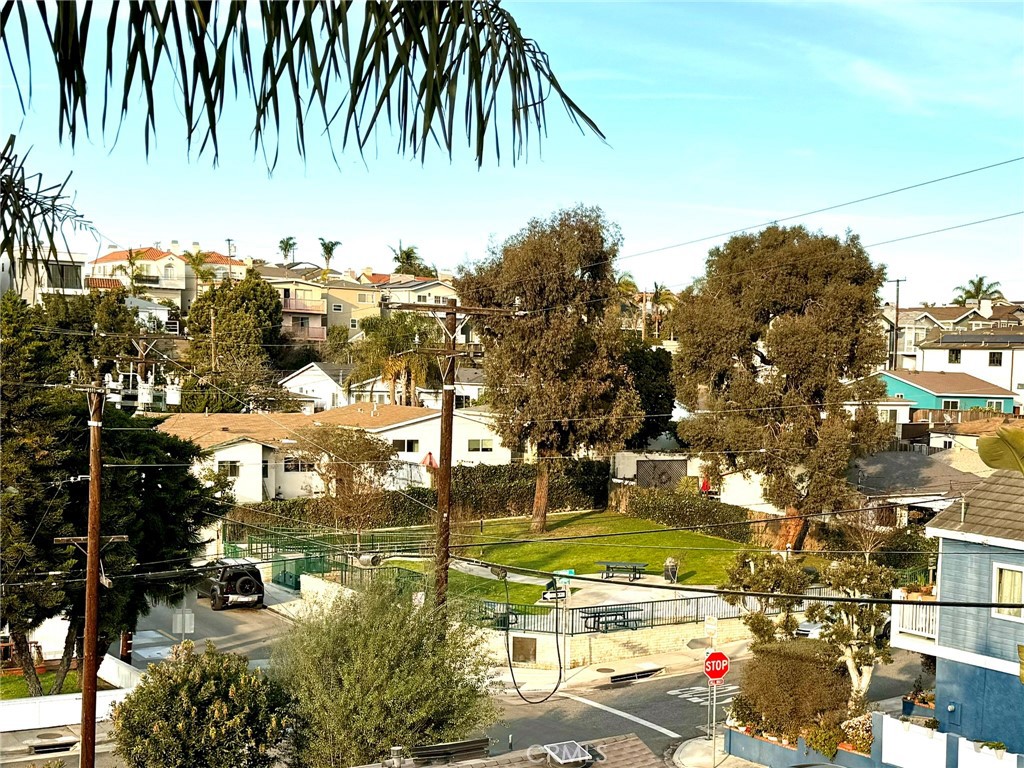 https://media.crmls.org/medias/32a160c1-3f05-4407-99b4-e37b4937828f.jpg?preset=X-Large