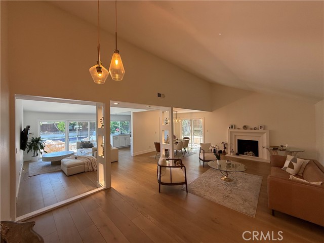 Detail Gallery Image 4 of 20 For 1690 Stoddard Ave, Thousand Oaks,  CA 91360 - 4 Beds | 2 Baths
