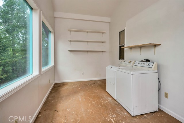 Bonus Room with laundry