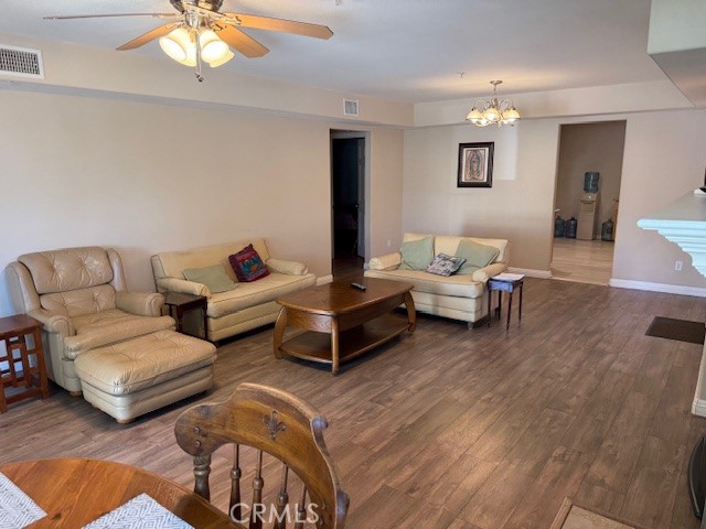 6953 Sierra Avenue, Fontana CA: https://media.crmls.org/medias/32a23854-a811-4a3f-8726-20a80caad704.jpg