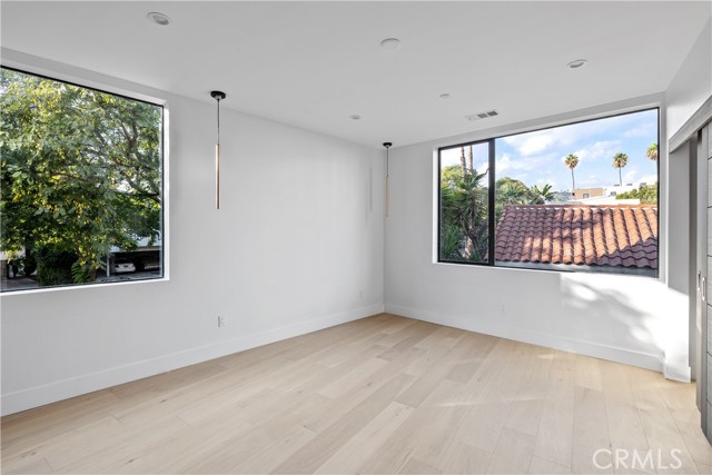 Detail Gallery Image 12 of 17 For 528 N Flores St #101,  West Hollywood,  CA 90048 - 2 Beds | 2/1 Baths