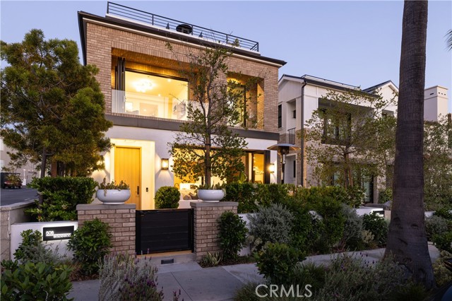 508 Goldenrod Avenue, Corona del Mar CA: https://media.crmls.org/medias/32a3212d-309f-42e2-b875-d01b7d3db068.jpg
