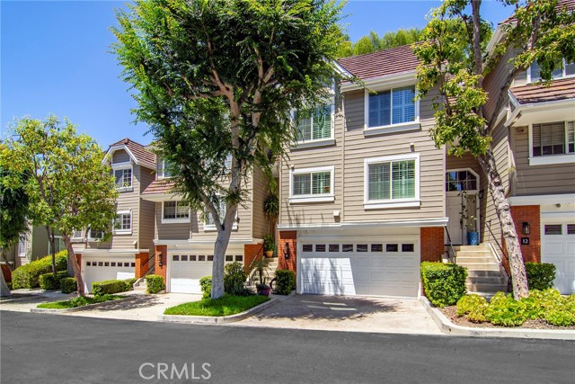 Detail Gallery Image 2 of 33 For 20950 Oxnard St #11,  Woodland Hills,  CA 91367 - 3 Beds | 2/1 Baths
