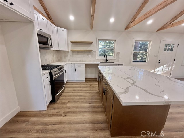 Detail Gallery Image 5 of 29 For 28487 Altamont Ct, Lake Arrowhead,  CA 92352 - 2 Beds | 2 Baths