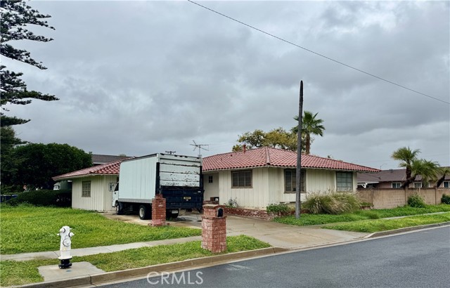 Detail Gallery Image 2 of 28 For 13822 Pasadena, Santa Ana,  CA 92705 - 3 Beds | 2 Baths