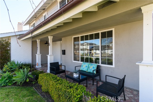 Detail Gallery Image 4 of 38 For 17041 Saint Andrews Ln, Huntington Beach,  CA 92649 - 4 Beds | 2/1 Baths