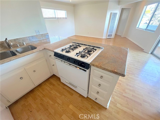 100 Cliff Drive, Laguna Beach CA: https://media.crmls.org/medias/32a4f5a1-46c4-4499-9328-55f38d3aed61.jpg