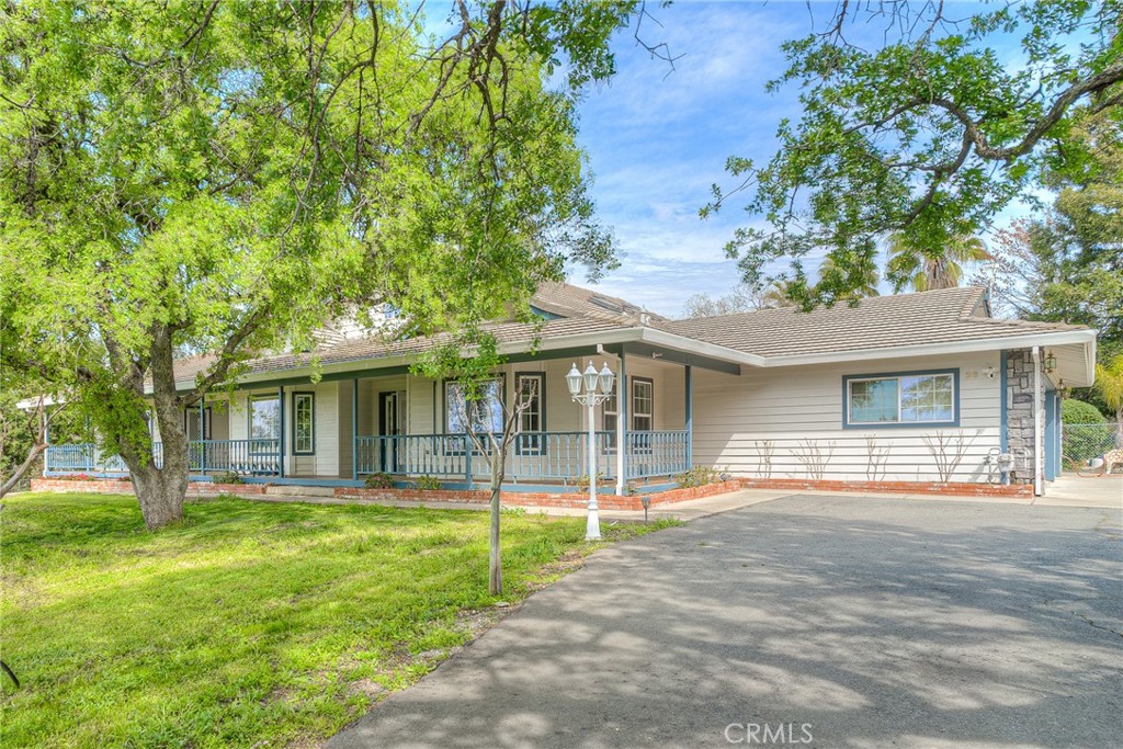28 Pine Oaks Road