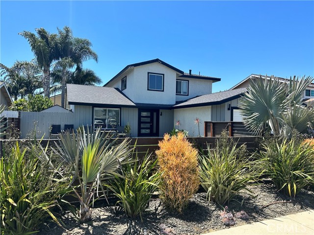 Detail Gallery Image 1 of 6 For 20871 Crestview Ln, Huntington Beach,  CA 92646 - 4 Beds | 2/1 Baths