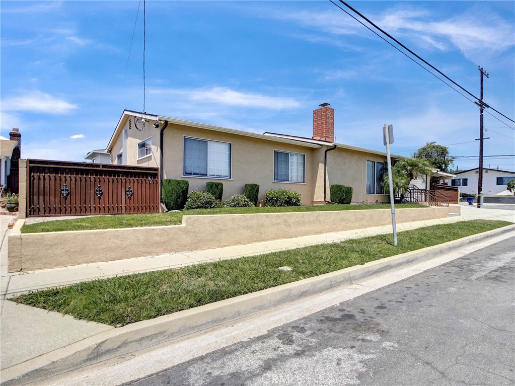 12205 S Halldale