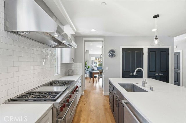 Detail Gallery Image 15 of 57 For 2311 W Clark Ave, Burbank,  CA 91506 - 4 Beds | 4/1 Baths