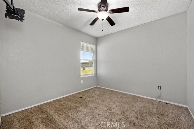 719 Baldwin Farms Drive, Bakersfield CA: https://media.crmls.org/medias/32a6ccf5-99a6-41e3-9273-339b2fe95f7e.jpg