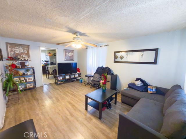 Detail Gallery Image 4 of 38 For 245 W 73rd, Los Angeles,  CA 90003 - 6 Beds | 4 Baths