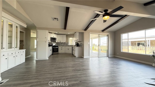 10079 Chisholm Trail, Cherry Valley CA: https://media.crmls.org/medias/32a79921-ee5d-4bfe-a3a0-e288db935b67.jpg