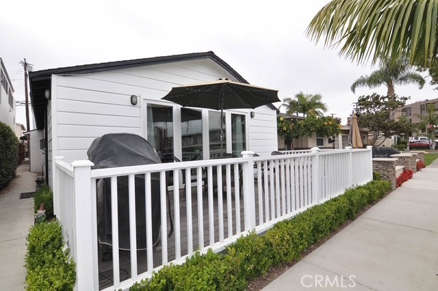 Detail Gallery Image 1 of 7 For 433 1/2 Heliotrope Ave, Corona Del Mar,  CA 92625 - 3 Beds | 2 Baths