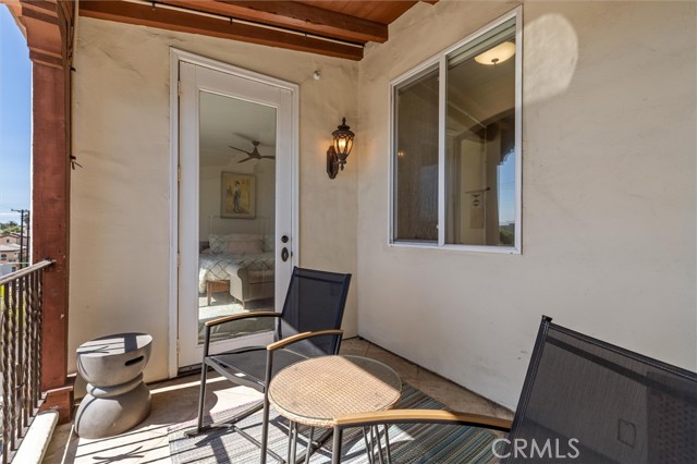 308 5th Street, Huntington Beach CA: https://media.crmls.org/medias/32a84972-8f8d-4687-a60b-94260a7446ad.jpg