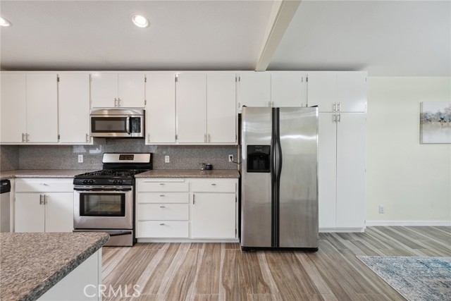5254 Don Pio Drive, Woodland Hills CA: https://media.crmls.org/medias/32a88bb3-990d-4af2-b0e2-089f40f3c7e3.jpg