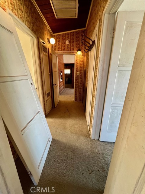8165 Mammoth Avenue, Panorama City CA: https://media.crmls.org/medias/32a8a64f-6436-47c6-b18b-6d88070df43f.jpg