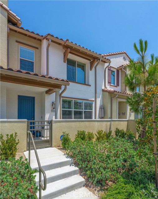 19209 Tideline Court, Huntington Beach CA: https://media.crmls.org/medias/32a988ae-5ddc-4c0d-bf1d-19ed9b88d132.jpg