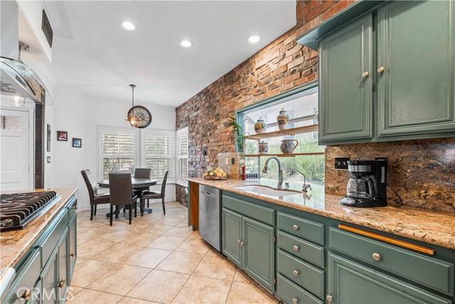 Detail Gallery Image 11 of 44 For 28314 Easton Ln, Saugus,  CA 91350 - 6 Beds | 3 Baths