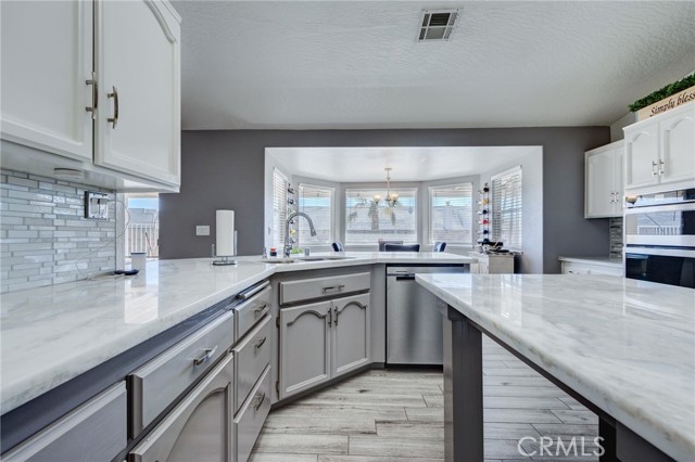 Detail Gallery Image 12 of 42 For 19783 Lara Ln, Apple Valley,  CA 92308 - 4 Beds | 3 Baths