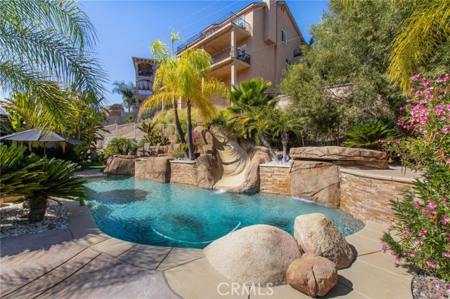 Detail Gallery Image 4 of 68 For 22928 San Joaquin, Canyon Lake,  CA 92587 - 4 Beds | 4/2 Baths