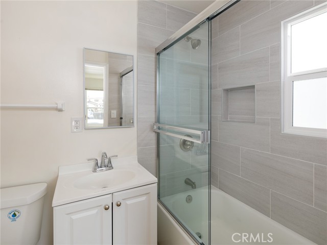 Detail Gallery Image 10 of 14 For 1715 Cherry Ave, Long Beach,  CA 90813 - – Beds | – Baths