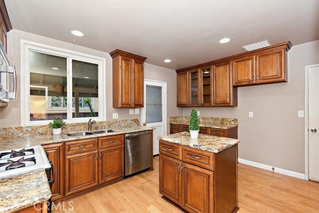 Detail Gallery Image 11 of 28 For 12342 Ramsey Dr, Whittier,  CA 90605 - 4 Beds | 2 Baths