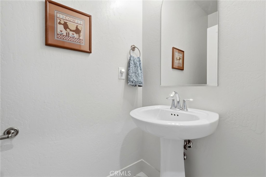 https://media.crmls.org/medias/32ab2934-a85b-48a8-b383-791d27dd1765.jpg?preset=X-Large