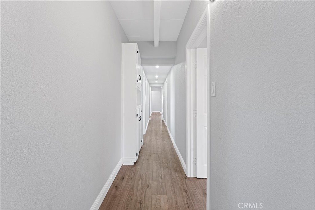 https://media.crmls.org/medias/32ab3b8f-9baf-4b1e-baf7-5d798174c207.jpg?preset=X-Large