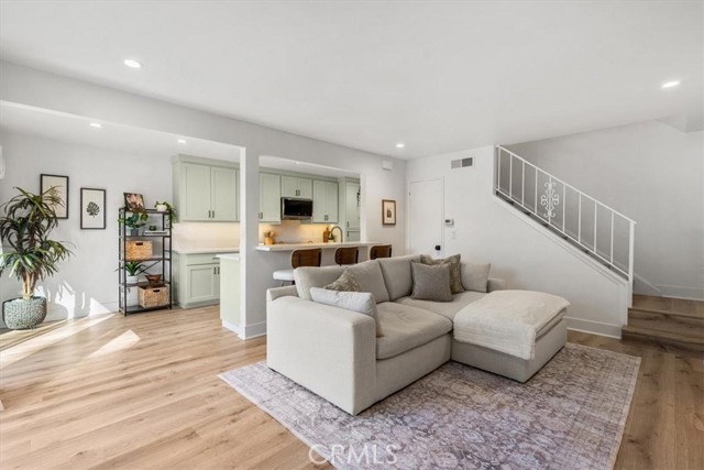 1196 Landsburn Circle, Westlake Village CA: https://media.crmls.org/medias/32ac2702-d0f9-4623-a40b-ff00be484582.jpg