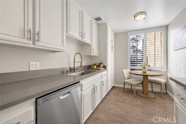 Detail Gallery Image 9 of 38 For 4040 via Marisol #120,  Highland Park,  CA 90042 - 2 Beds | 2 Baths