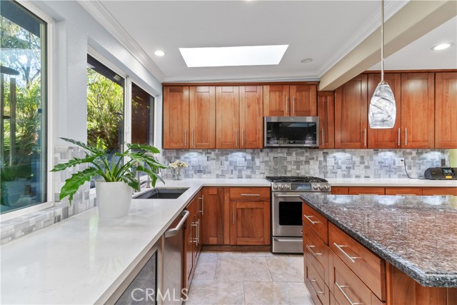 Detail Gallery Image 16 of 59 For 4835 Nob Hill Dr, Los Angeles,  CA 90065 - 3 Beds | 2 Baths