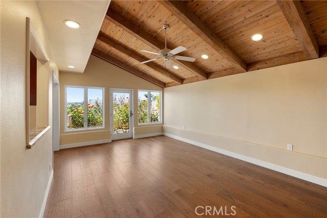 1057 Ridge Heights Drive, Fallbrook CA: https://media.crmls.org/medias/32ad9aec-7d9e-461a-992a-e33911eb4e06.jpg