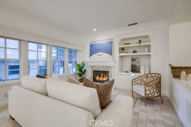 2569 Bungalow Place, Corona del Mar CA: https://media.crmls.org/medias/32ad9cc6-7eb2-45d2-b491-31b474547394.jpg