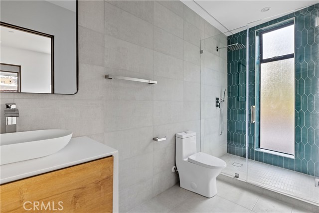 Detail Gallery Image 7 of 17 For 528 N Flores St #101,  West Hollywood,  CA 90048 - 2 Beds | 2/1 Baths