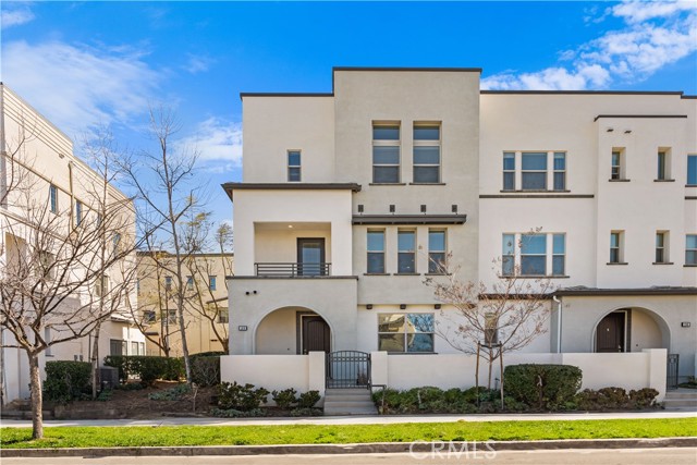 Detail Gallery Image 1 of 37 For 188 Fixie, Irvine,  CA 92618 - 3 Beds | 3/1 Baths
