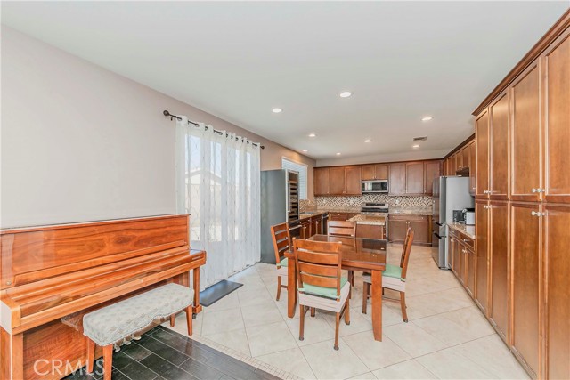 17 Citrus Glen, Buena Park CA: https://media.crmls.org/medias/32afcc71-04da-48fe-be28-affed9766de3.jpg