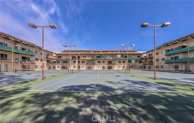 Detail Gallery Image 9 of 9 For 5460 White Oak, Encino,  CA 91316 - 2 Beds | 2 Baths