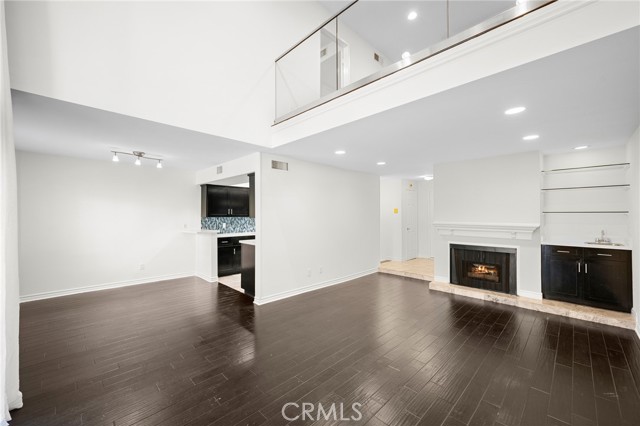 Detail Gallery Image 7 of 34 For 323 N Jackson #119,  Glendale,  CA 91206 - 2 Beds | 2/1 Baths