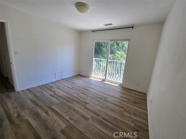 Detail Gallery Image 8 of 10 For 14701 Dickens St, Sherman Oaks,  CA 91403 - 2 Beds | 1 Baths