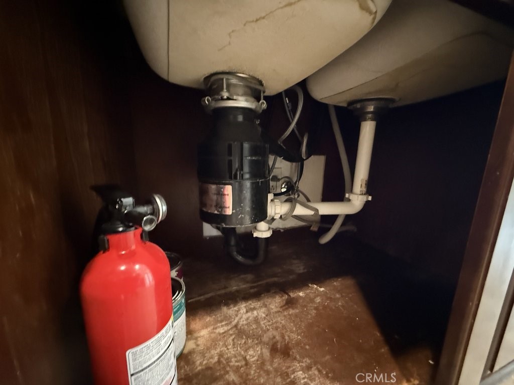 https://media.crmls.org/medias/32b1f216-c753-4e48-aeaa-a92f54e6300a.jpg?preset=X-Large