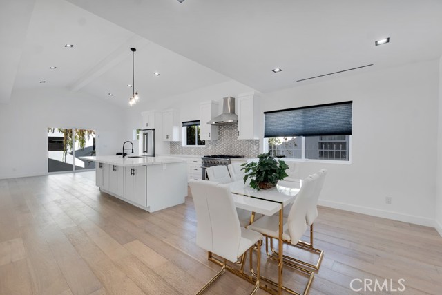 Detail Gallery Image 14 of 54 For 4941 Hesperia Ave, Encino,  CA 91316 - 5 Beds | 4 Baths