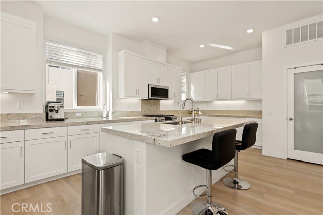 257 Sash, Irvine CA: https://media.crmls.org/medias/32b238fa-f510-4be1-9c0e-4fc212676b3b.jpg