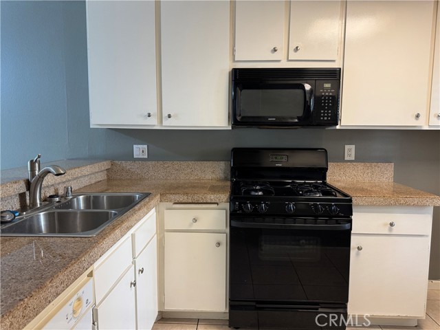 Detail Gallery Image 3 of 7 For 246 Orange Blossom #42,  Irvine,  CA 92618 - 1 Beds | 1 Baths