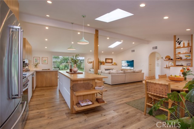 305 Bowling Green Drive, Costa Mesa CA: https://media.crmls.org/medias/32b2e922-6823-4d0b-ae1c-1ee83292ef7c.jpg