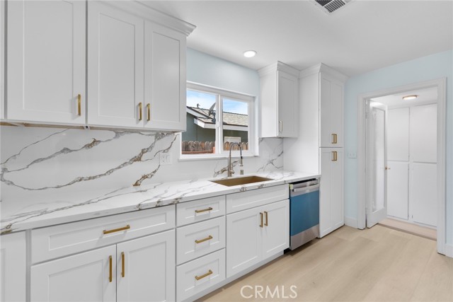 Detail Gallery Image 8 of 32 For 14032 Woodlawn Ave, Tustin,  CA 92780 - 4 Beds | 2 Baths