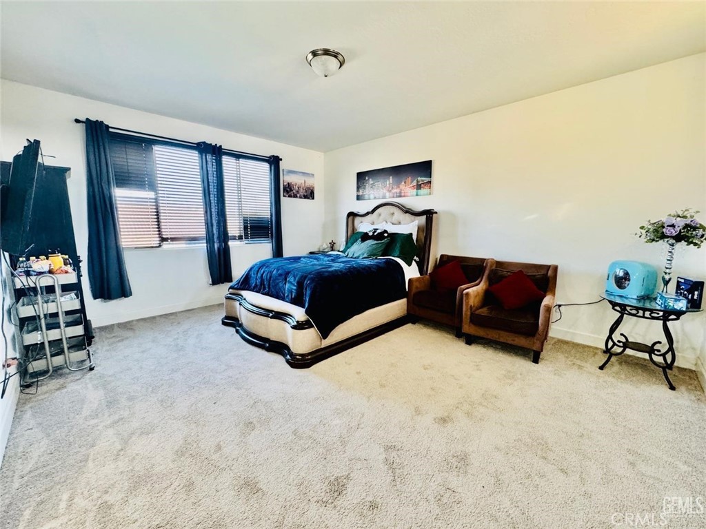 https://media.crmls.org/medias/32b4252a-b429-423d-ab1c-24e9785eeddd.jpg?preset=X-Large
